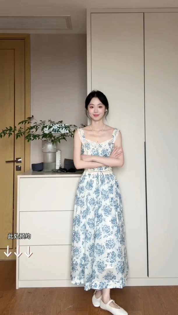 法式复古蓝色碎花吊带连衣裙女2025夏季新款高级感收腰显瘦长裙子