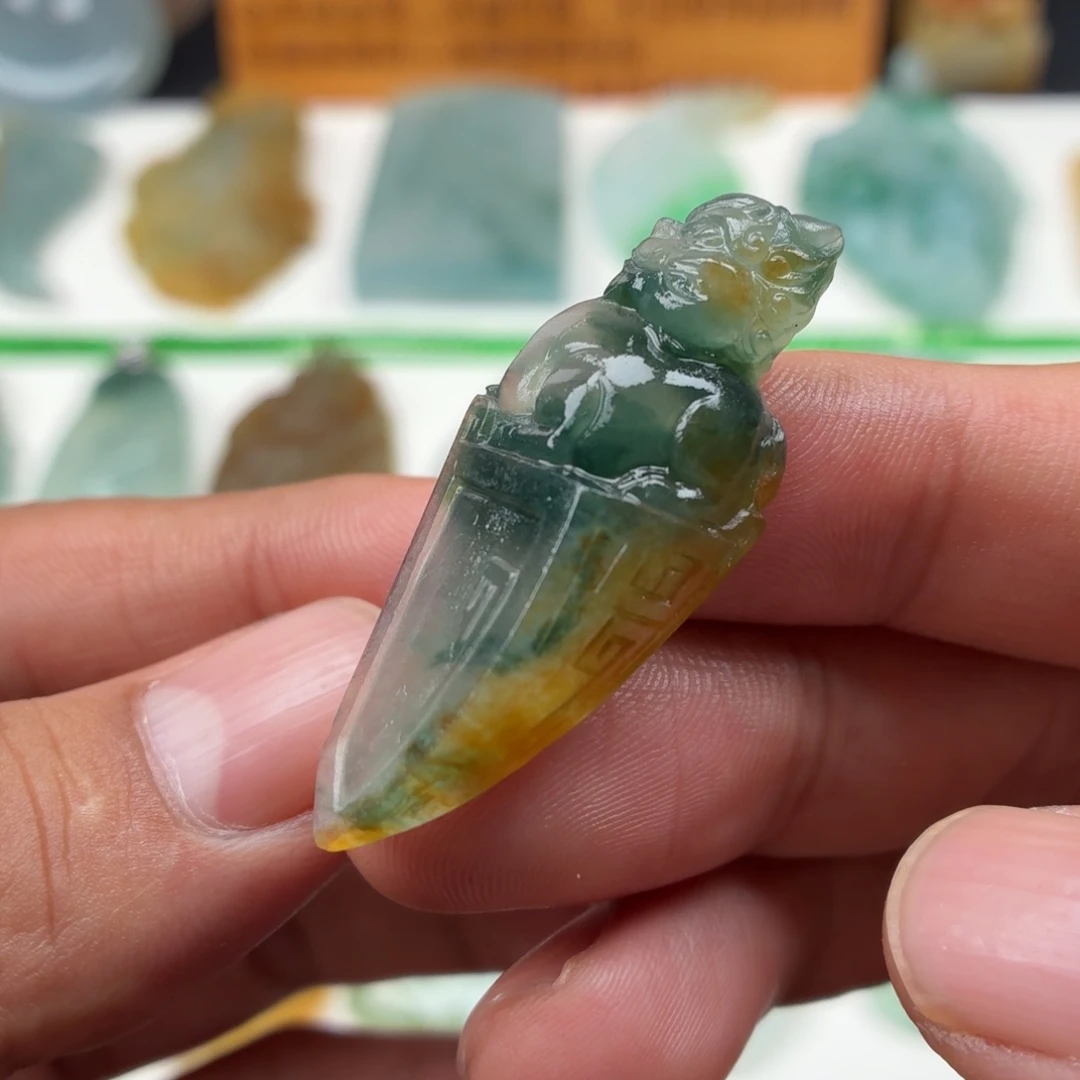 定制翡翠未镶嵌龙