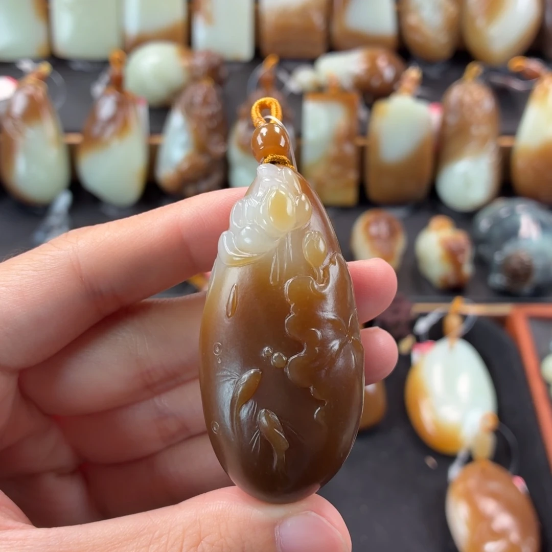 M***生和田玉未镶嵌颈饰