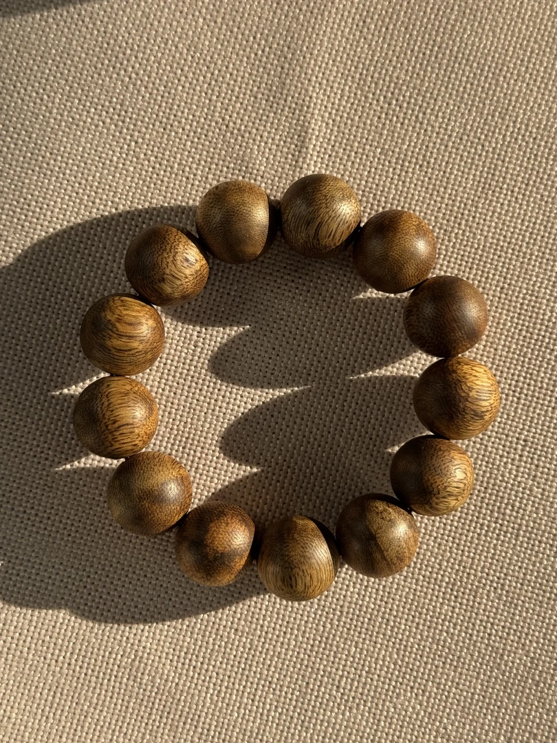 沉香卡18圆珠单圈绿奇楠留疤虫漏22g