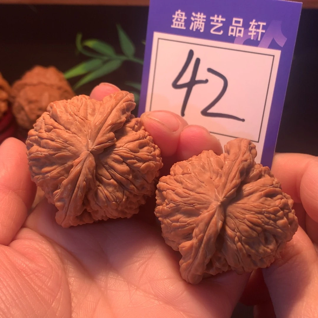 文玩核桃把件42白狮子48尺