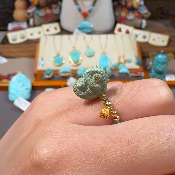 绿松石18K金镶嵌戒指