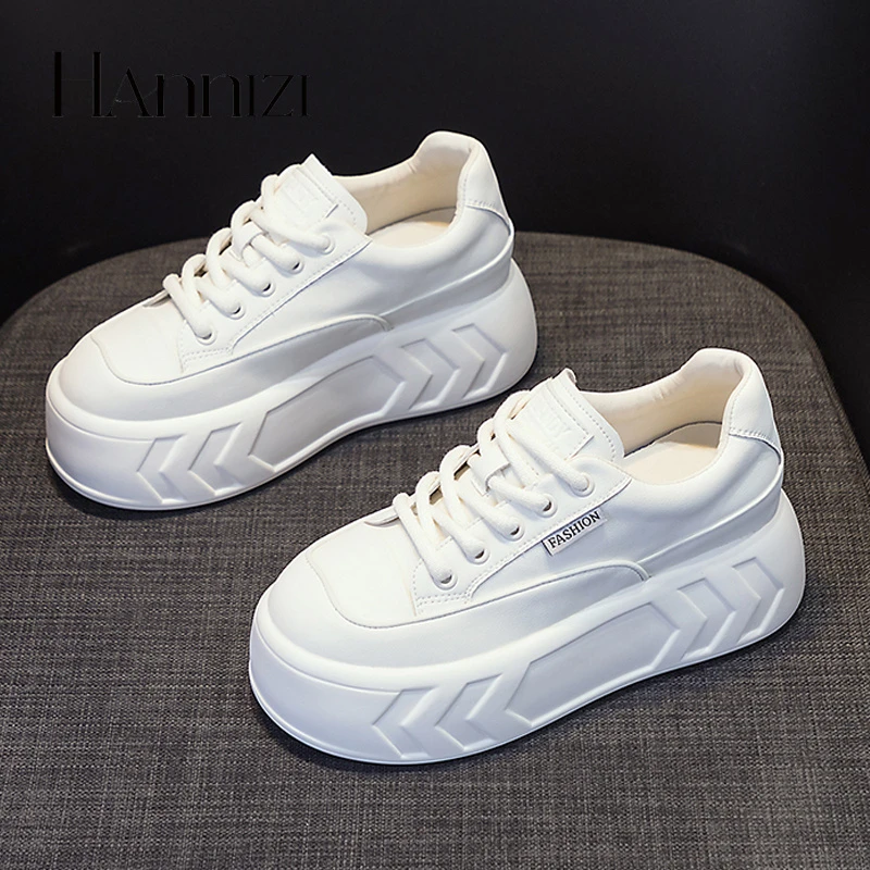 hannizi日常穿搭松糕小白鞋内增高8cm厚底网红百搭显脚小轻奢板鞋