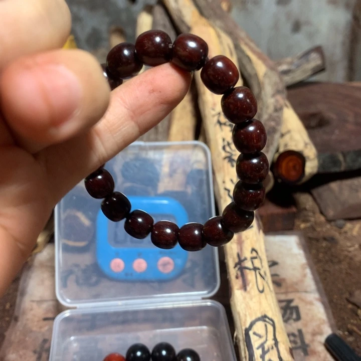 檀香紫檀（小叶紫檀）暗*。