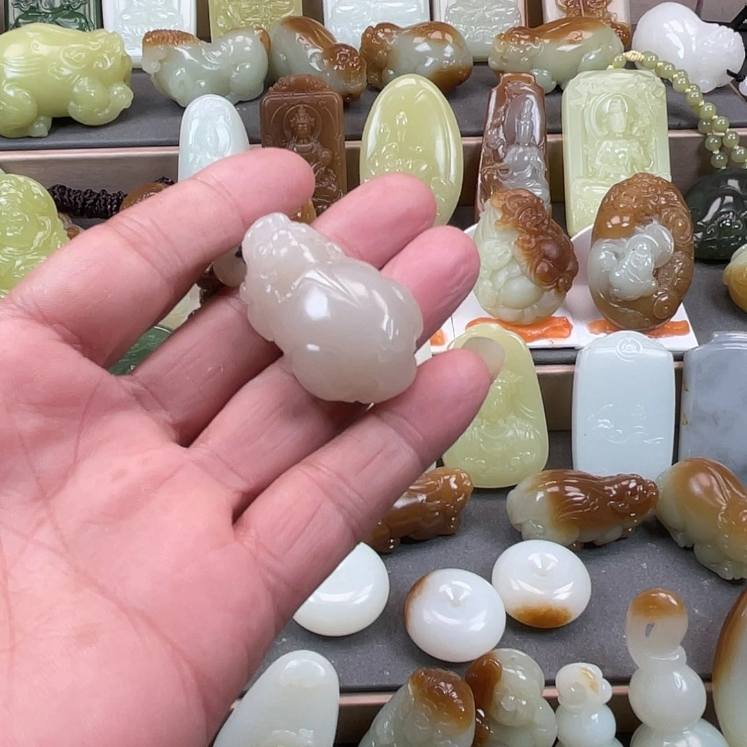 白***鹿颈饰未镶嵌和田玉