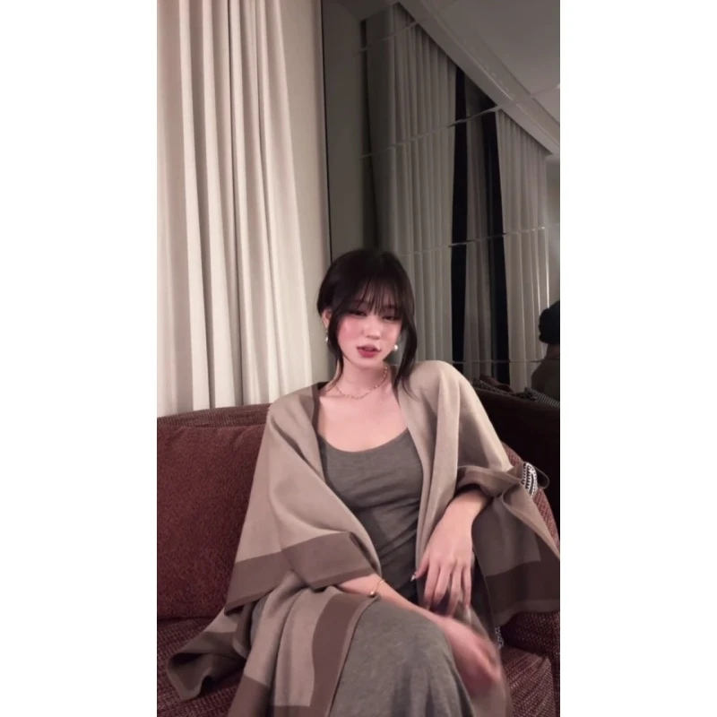 法式气质披肩斗篷针织开衫秋冬季名媛风高级感收腰显瘦连衣裙套装