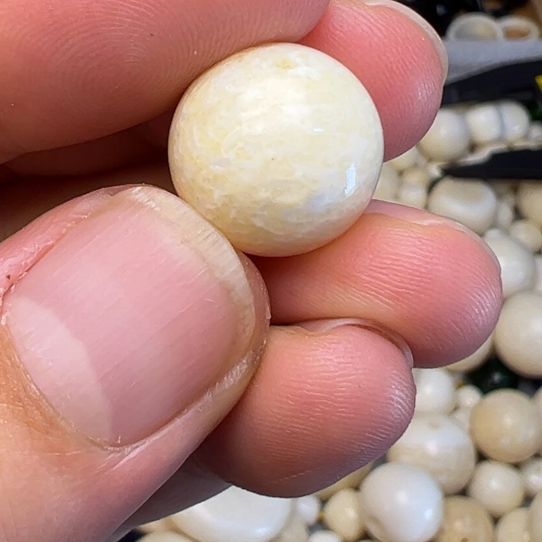 七***.树脂制品海胖满脑微微瑕14圆珠重3.4左右