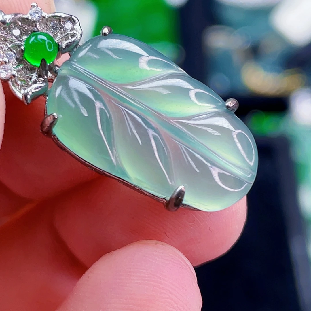 翡翠未镶嵌颈饰383