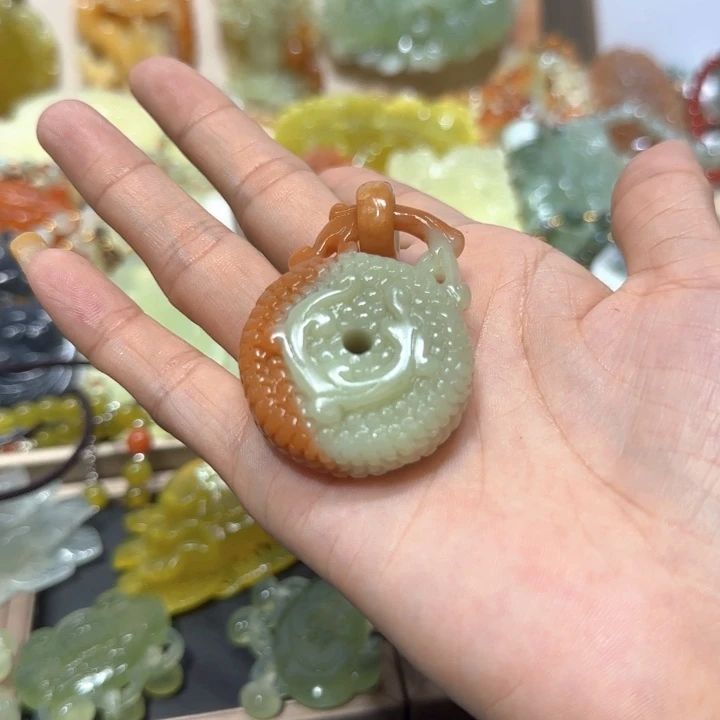 未镶嵌蛇纹石玉吊坠心*红
