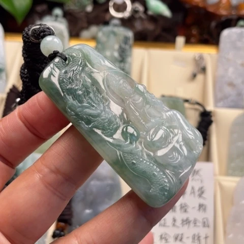颈饰未镶嵌翡翠观音