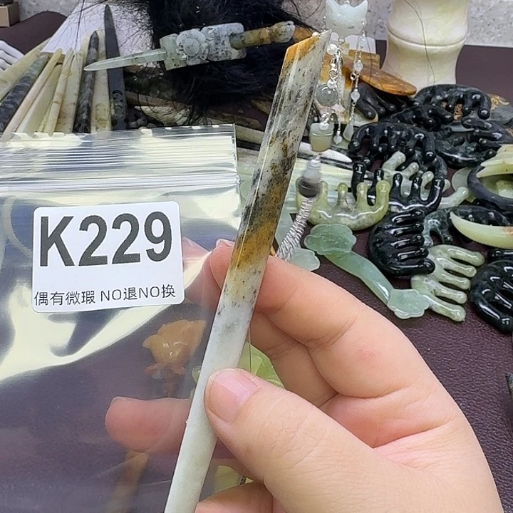 岑***七蛇纹石玉合金发饰