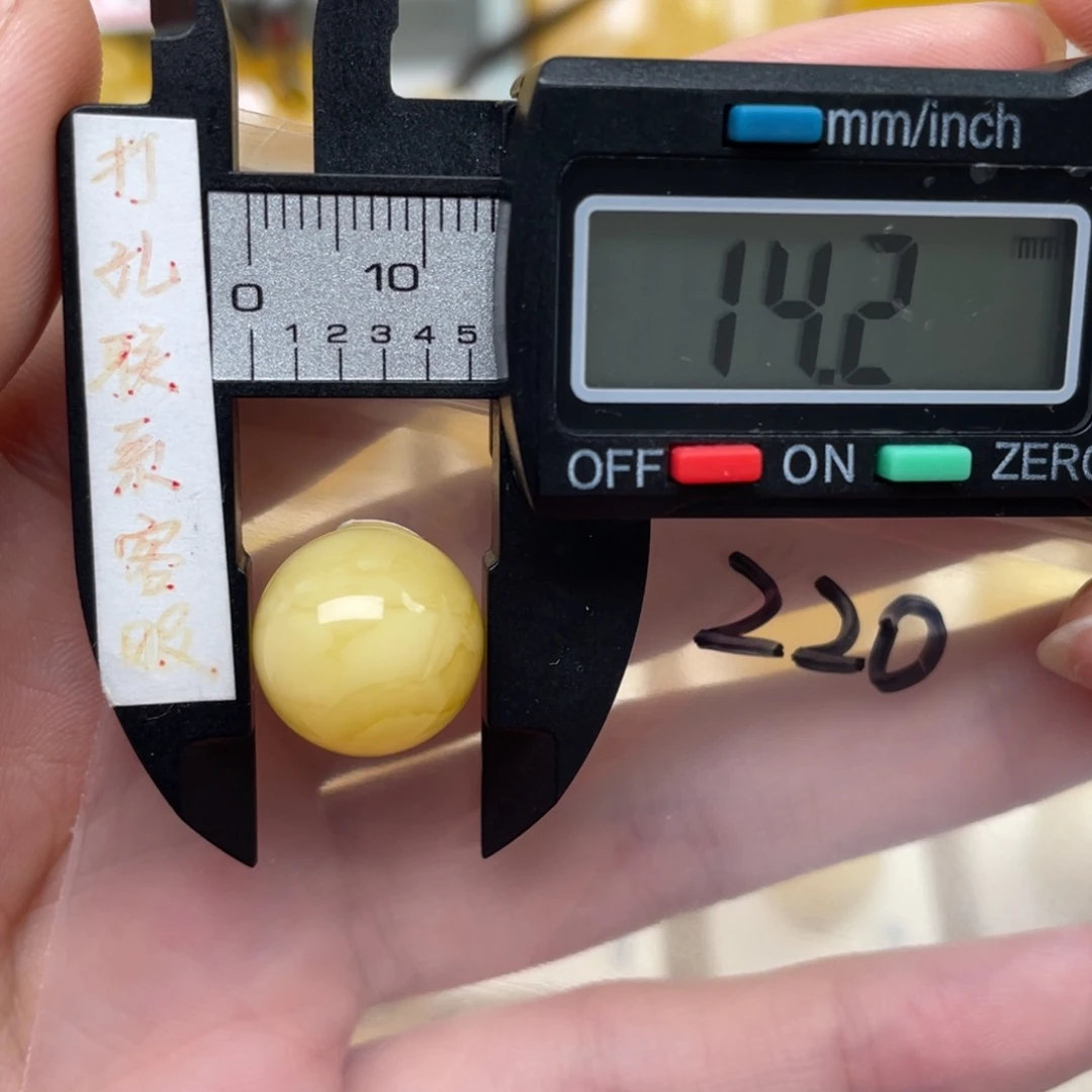 蜜蜡裸石未镶嵌四*蜜蜡