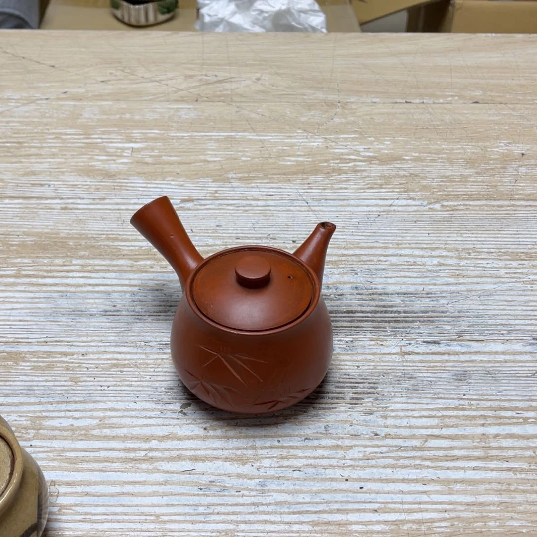 瓷片用****2密密麻麻地排列着一个