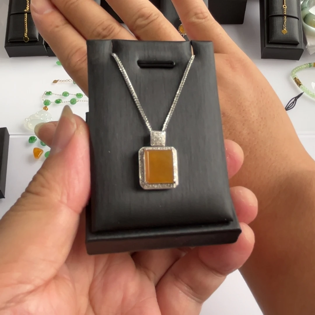 翡翠18K金镶嵌颈饰18K镶嵌银链