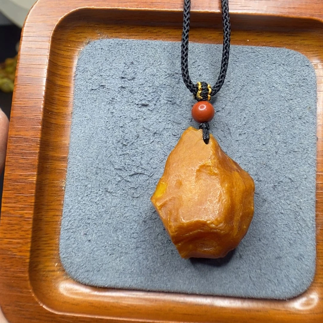 汤****蜜蜡未镶嵌颈饰郎