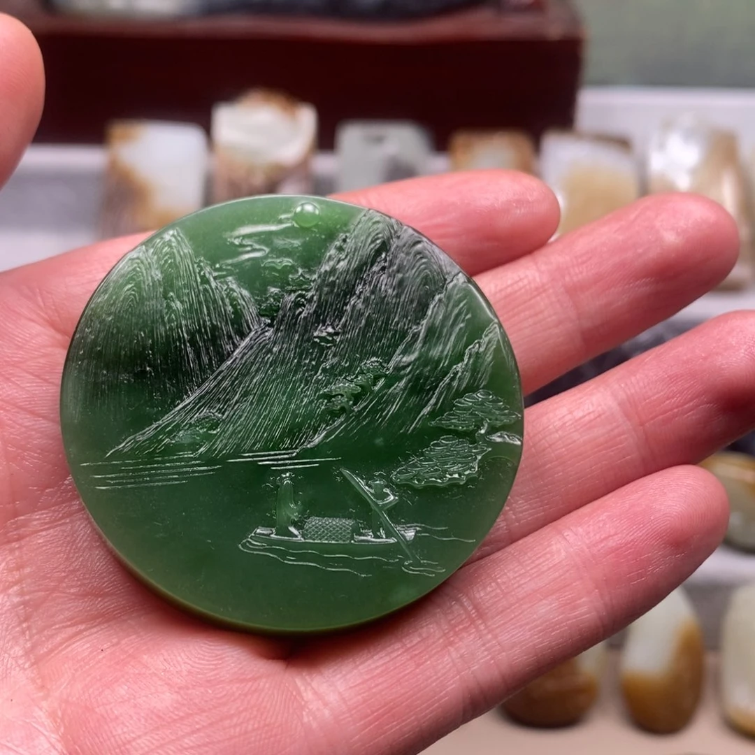 和田玉（糖玉）颈饰未镶嵌经****飞