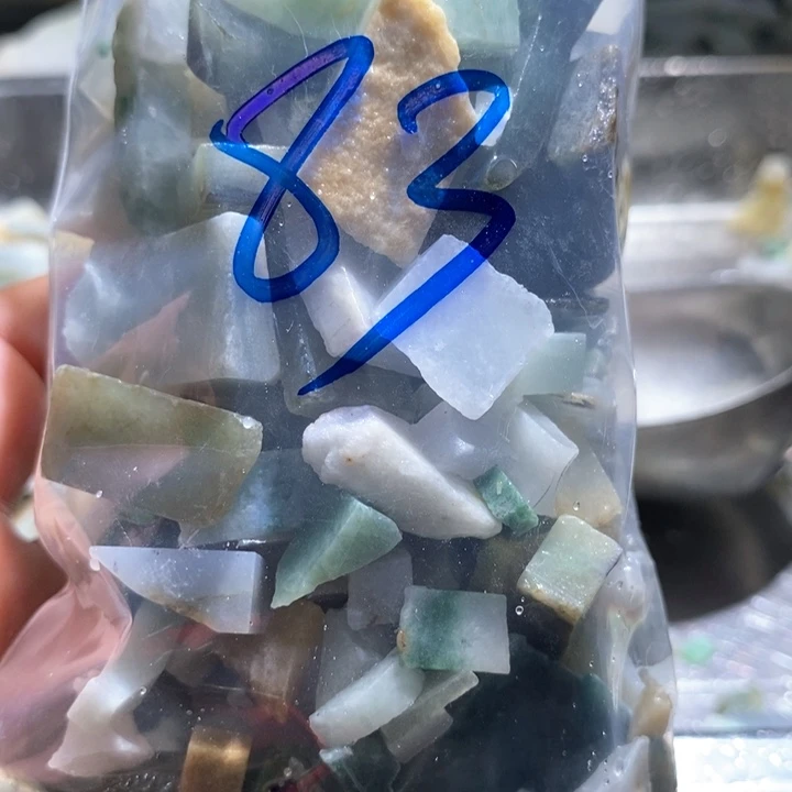 颈饰未镶嵌翡翠鱼缸料83