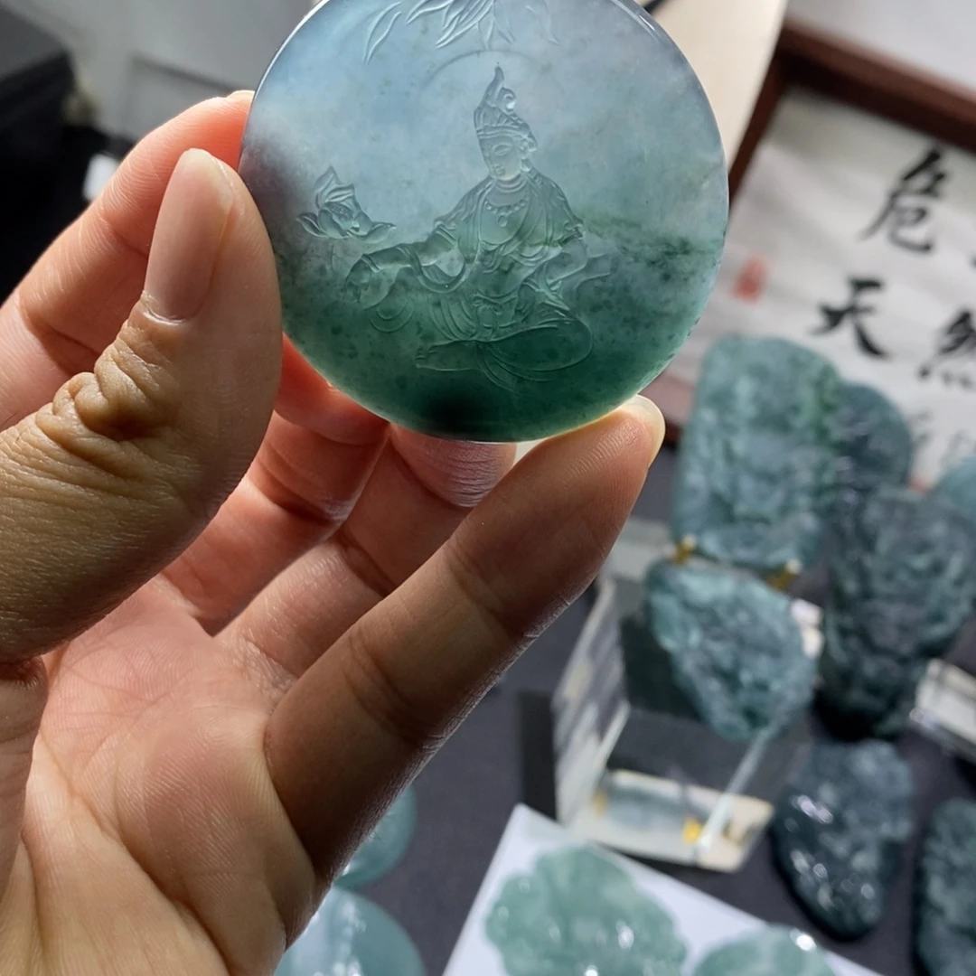 定制翡翠未镶嵌自在观音菩萨