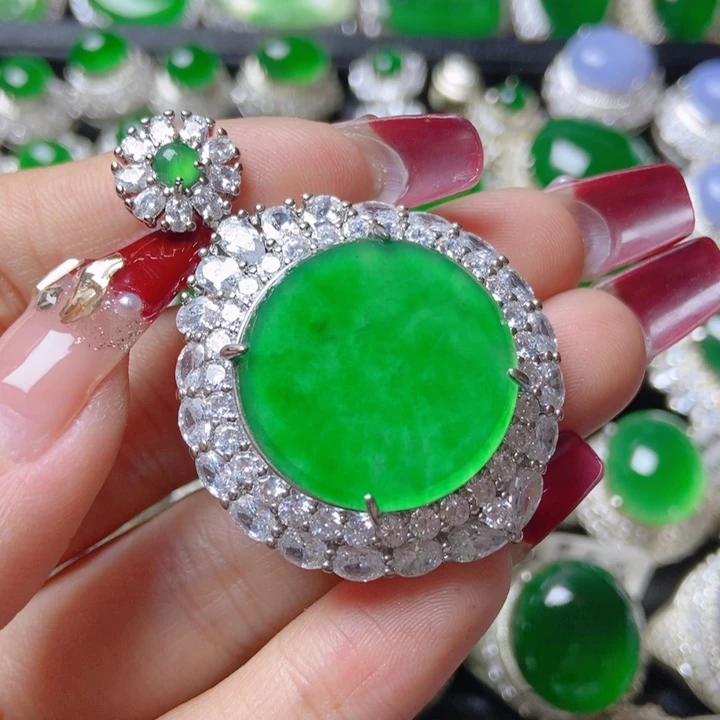 翡翠颈饰未镶嵌