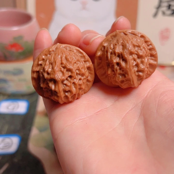 吊坠文玩核桃娜****！高配精对好货瓷娃娃血麒麟核桃