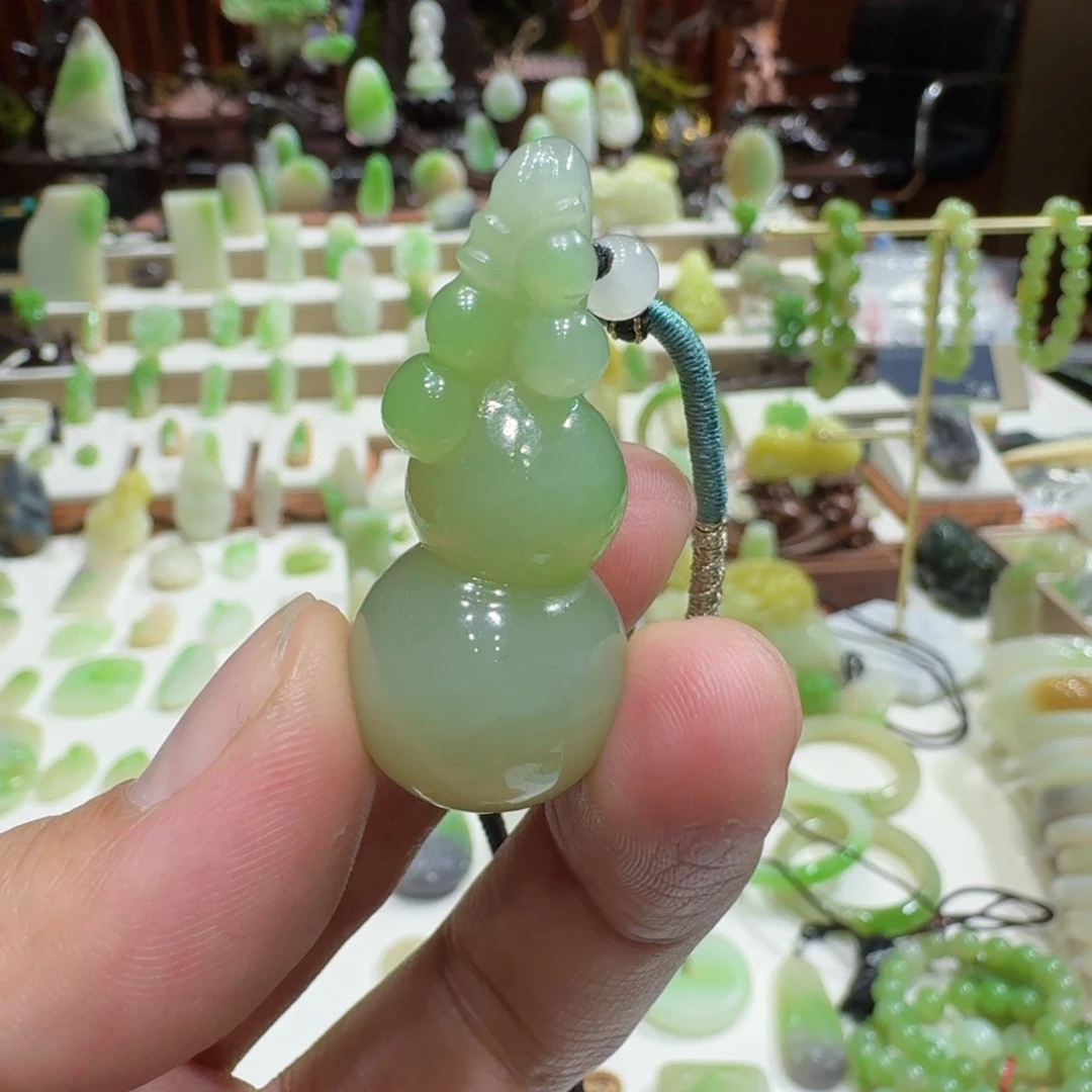 和田玉（翠青玉）未镶嵌颈饰和田玉青海翠青葫芦挂件