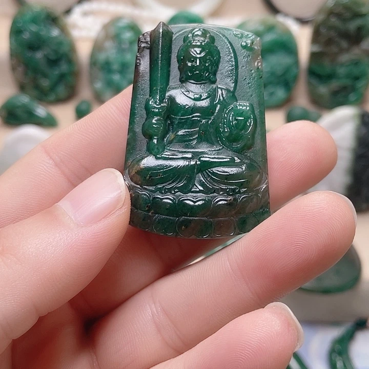 未镶嵌独山玉颈饰