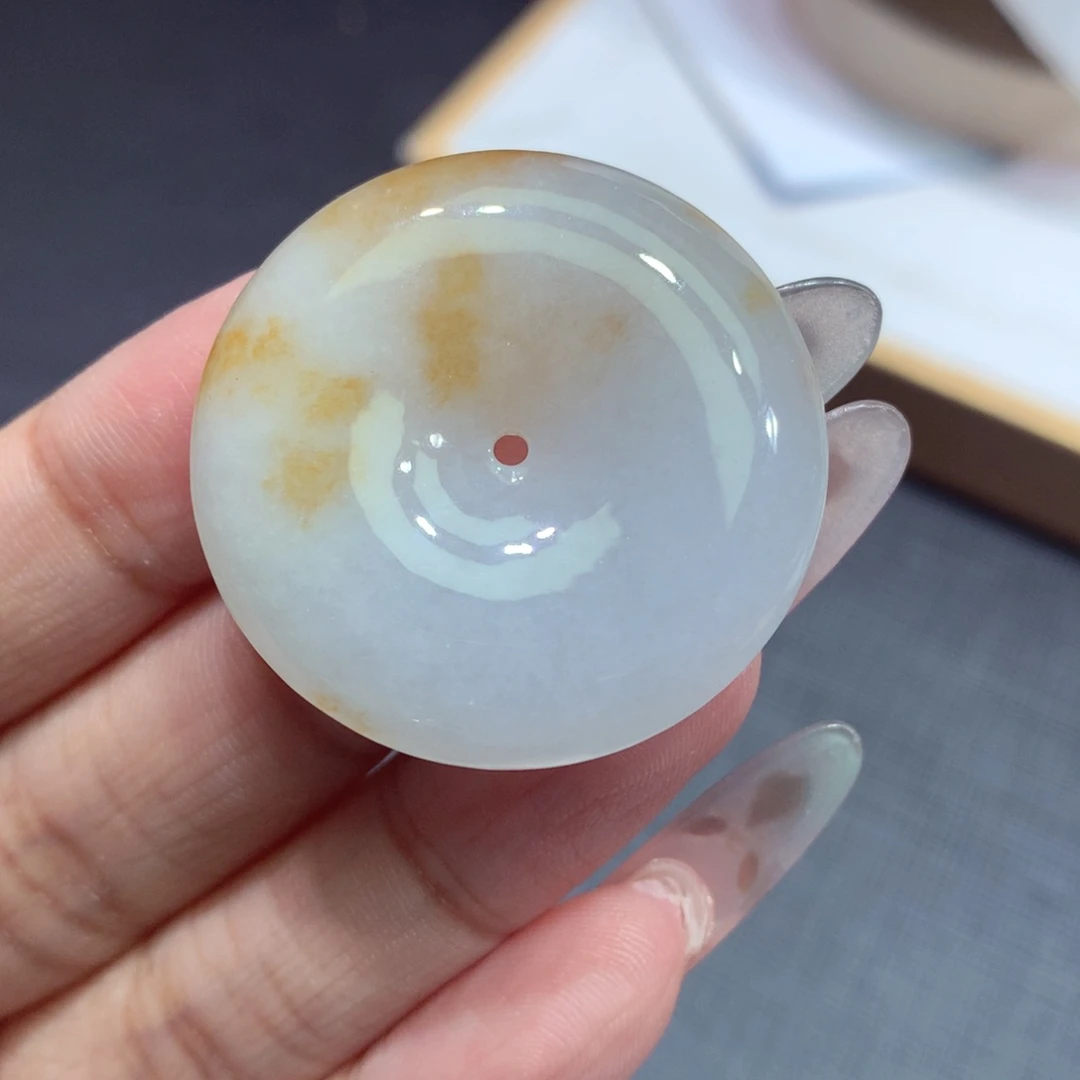 翡翠未镶嵌颈饰平安