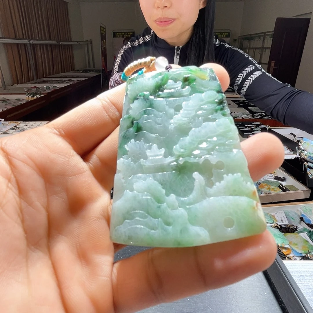 翡翠未镶嵌颈饰一