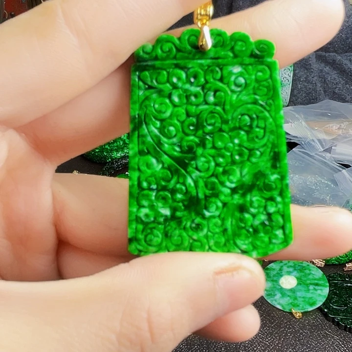 翡翠18K金镶嵌颈饰多样性