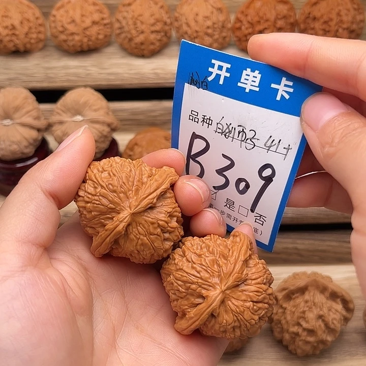 吊坠文玩核桃闷尖白狮子41