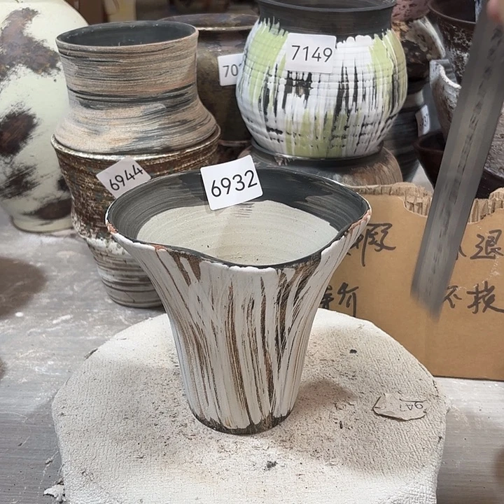 摆件高14，口15，有孔，6932