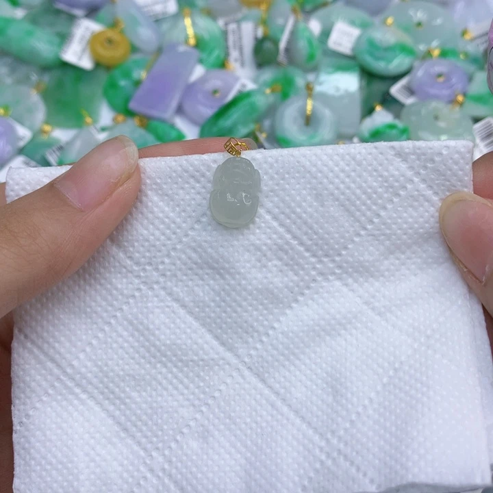 翡翠18K金镶嵌颈饰111111111111