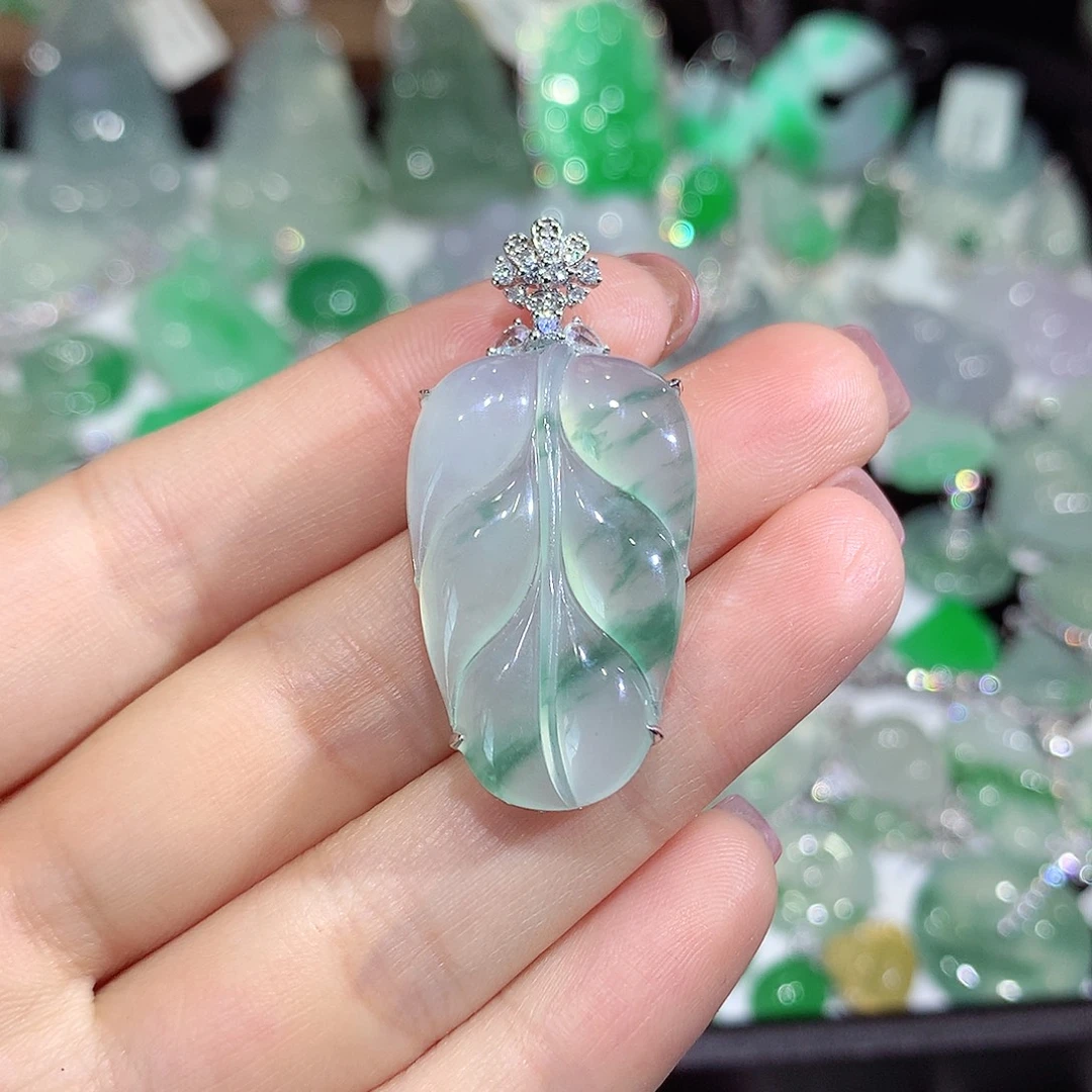 翡翠18K金镶嵌颈饰叶