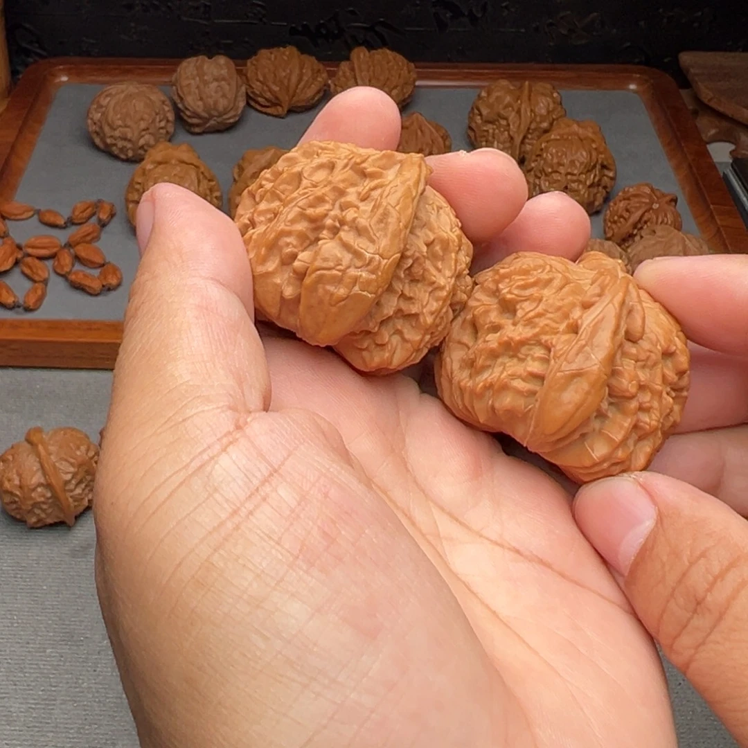 文玩核桃把件白狮子异形