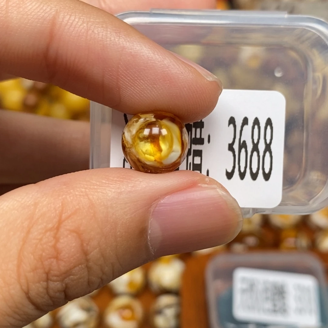 蜜蜡未镶嵌珠宝奇石3688