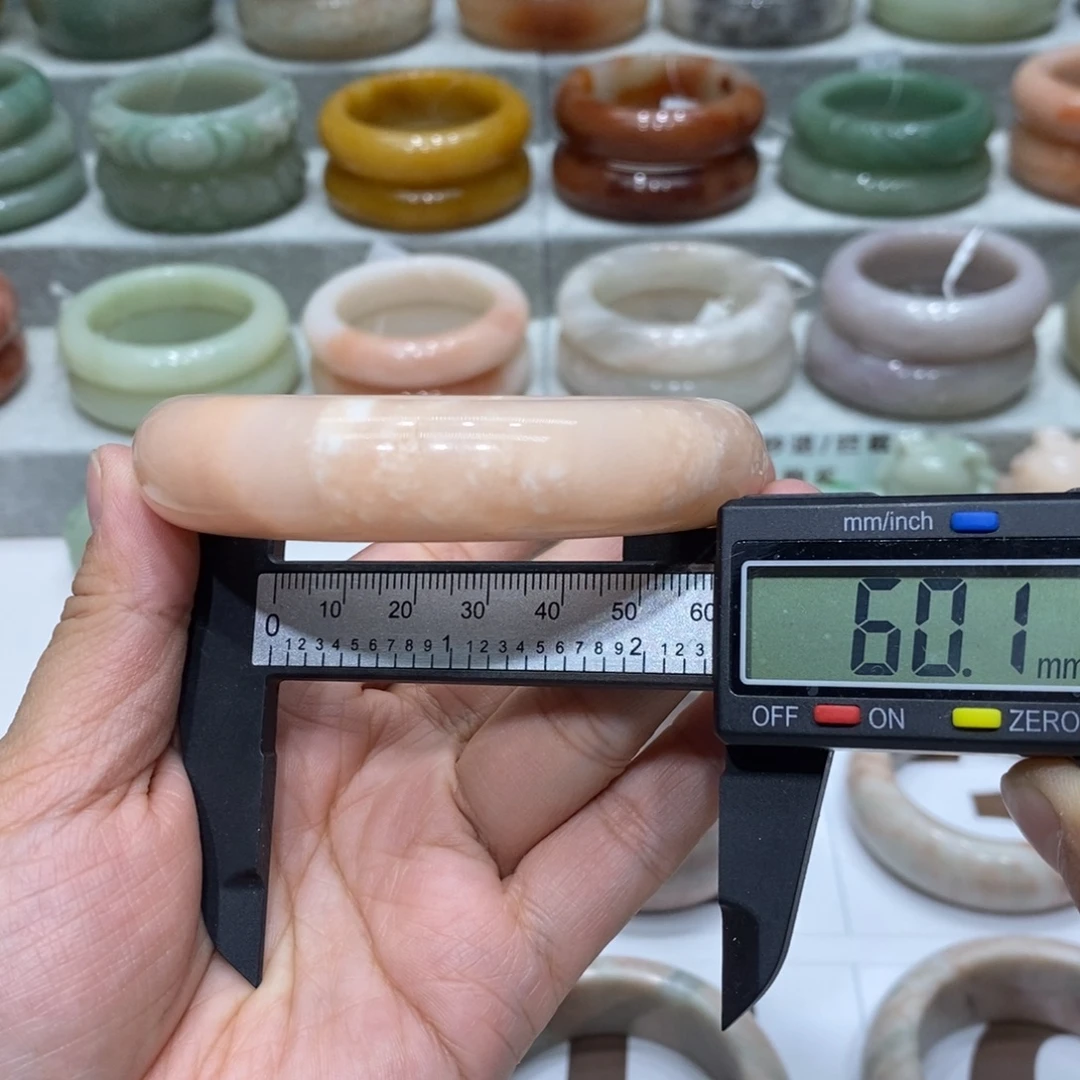 石英岩玉未镶嵌手镯