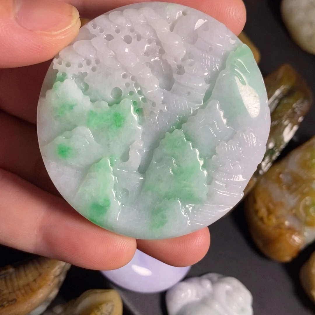 翡翠未镶嵌颈饰白底青山水牌