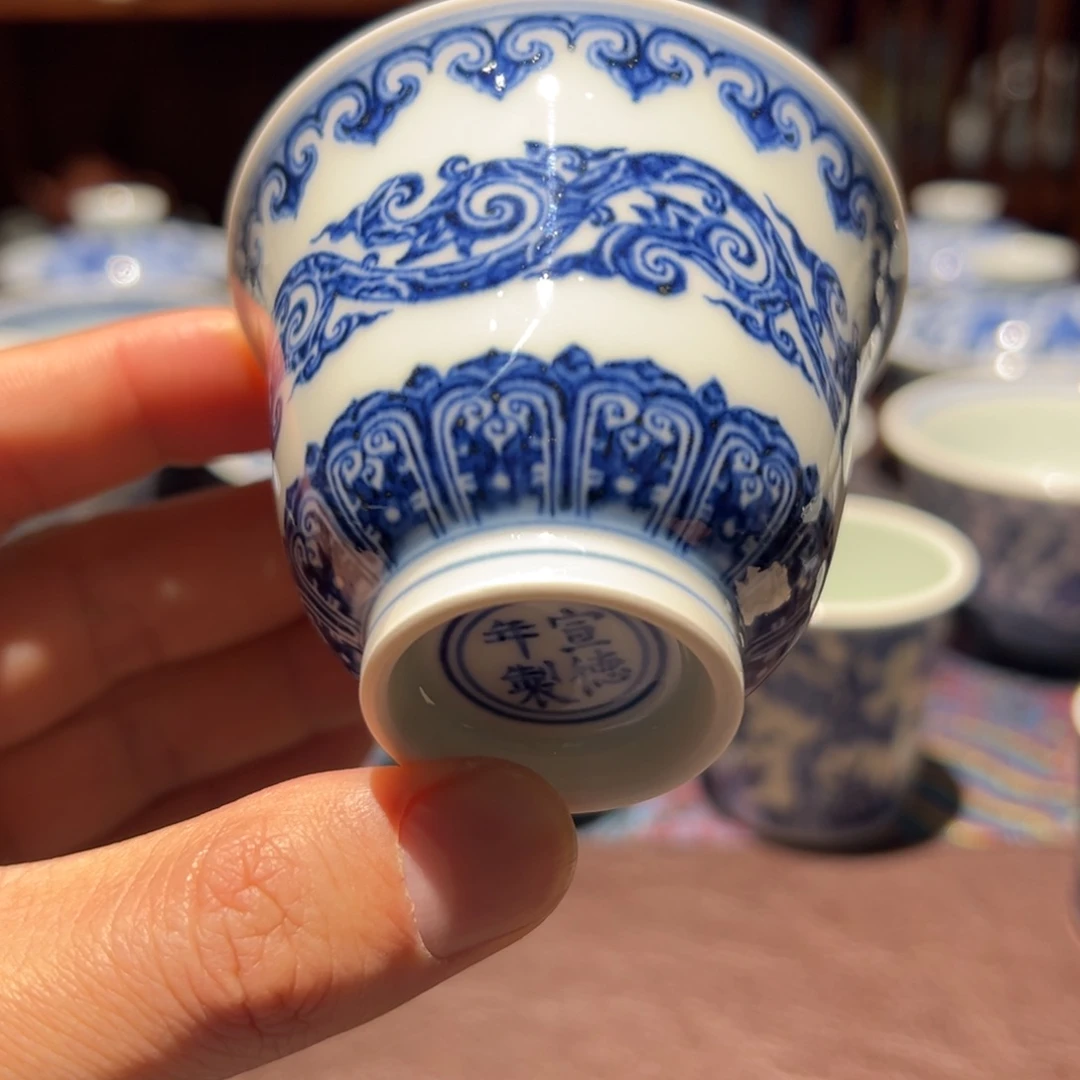 杯青花卷草龙铃铛杯口径约7.5厘米