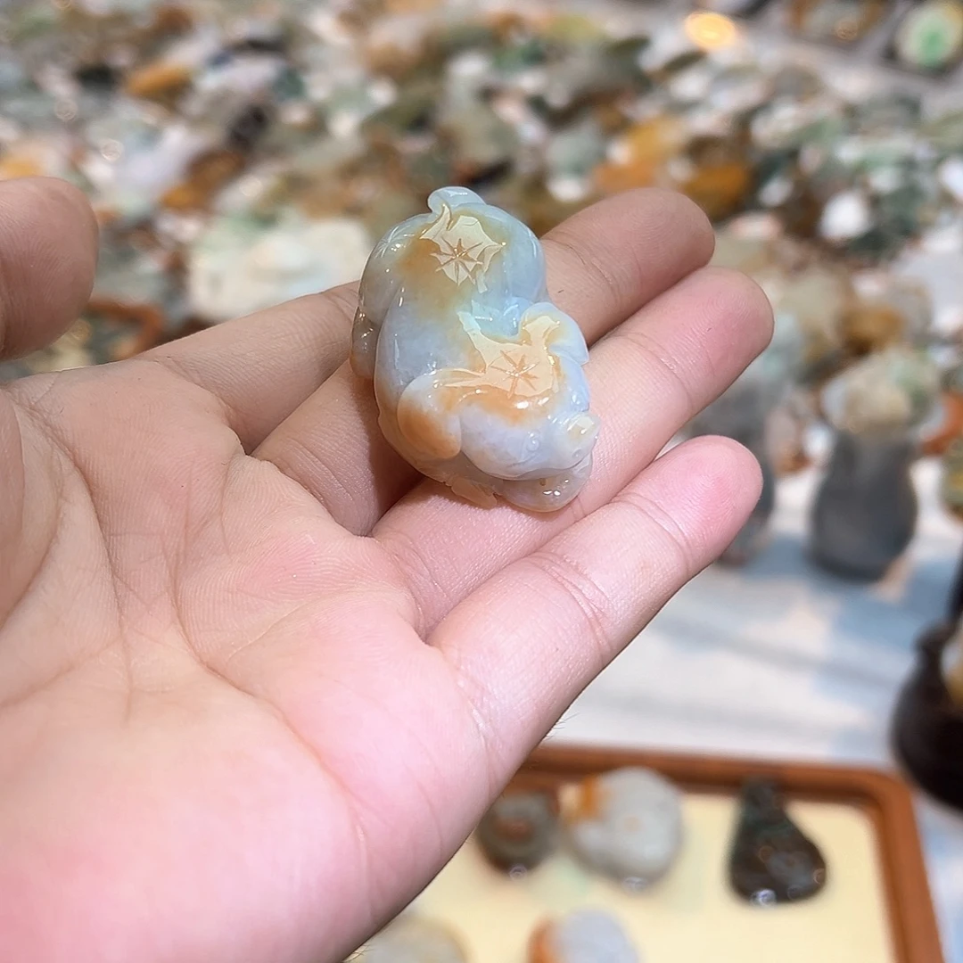 翡翠未镶嵌颈饰挂件