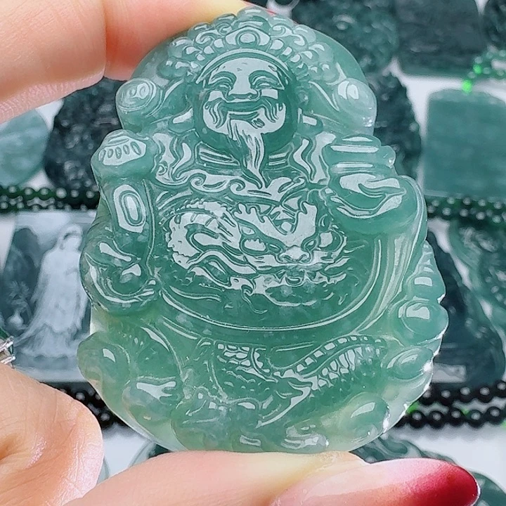 翡翠未镶嵌颈饰多样性发其一