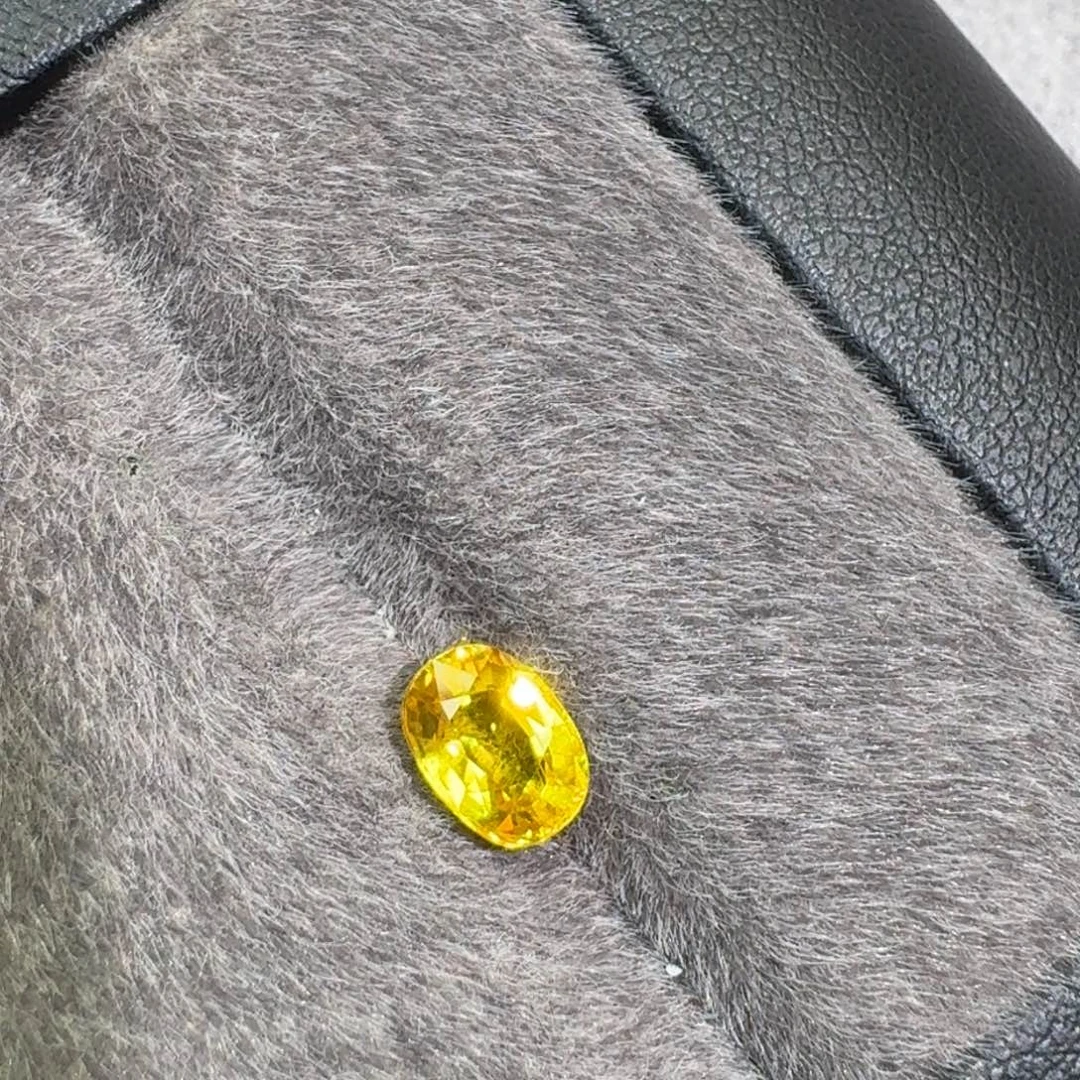 彩色蓝宝石裸石1.37克拉一粒