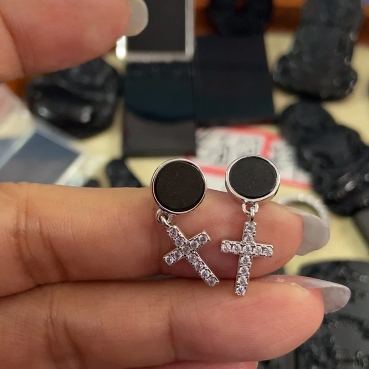 翡翠耳饰未镶嵌墨翠