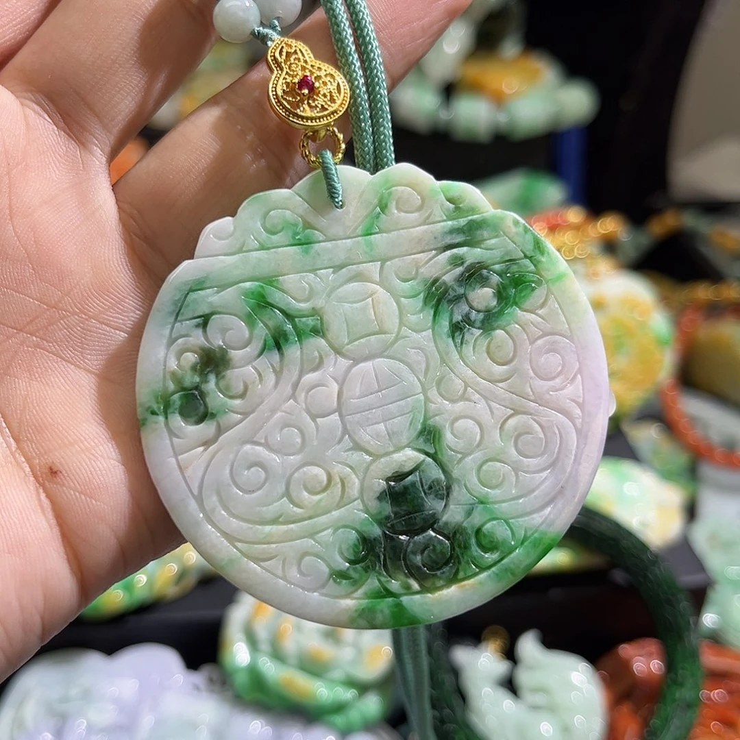 翡翠未镶嵌颈饰待编织