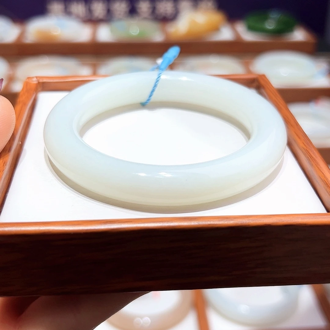 和田玉手镯未镶嵌55 56