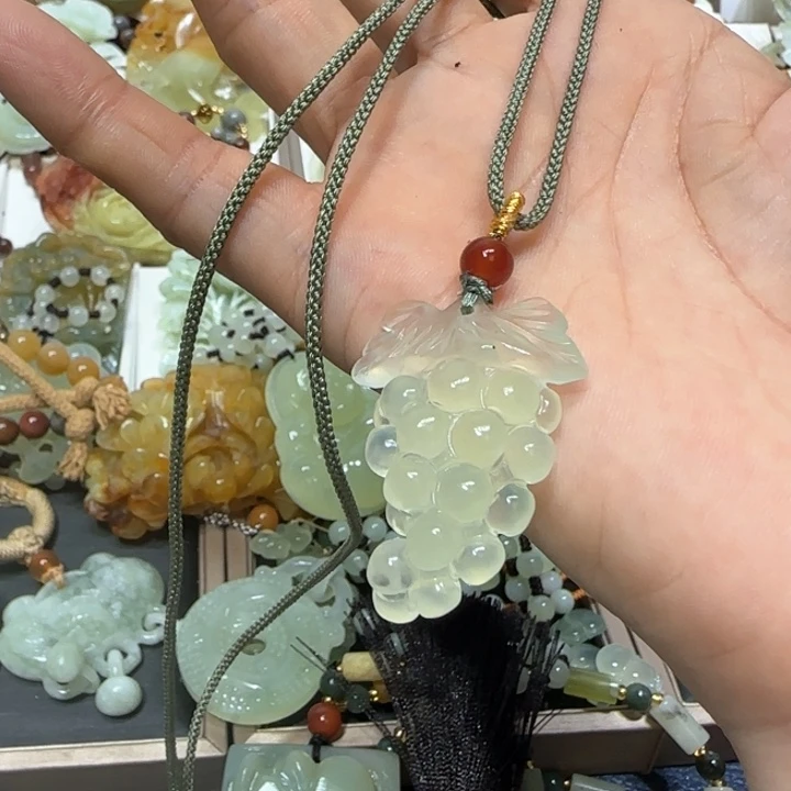 蛇纹石玉未镶嵌吊坠