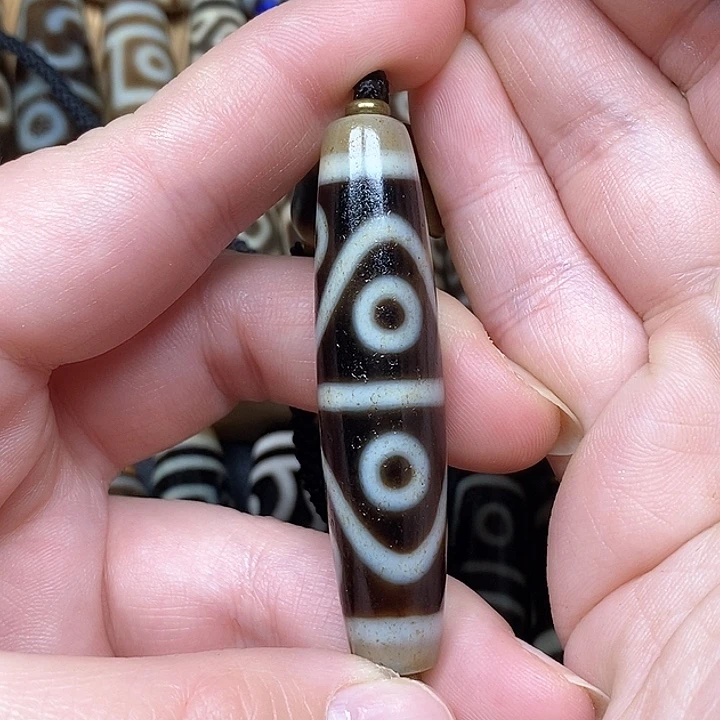 玛瑙/玉髓颈饰未镶嵌草**子