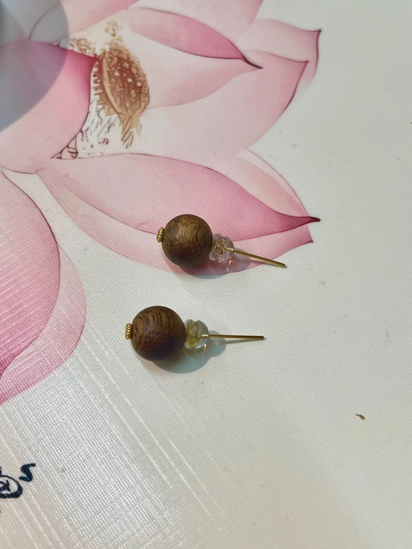 沉香【青霞沉香】精品沉香耳钉多样性发一对