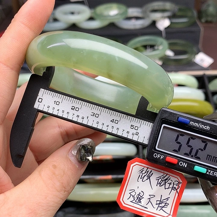 蛇纹石玉手镯未镶嵌手镯575