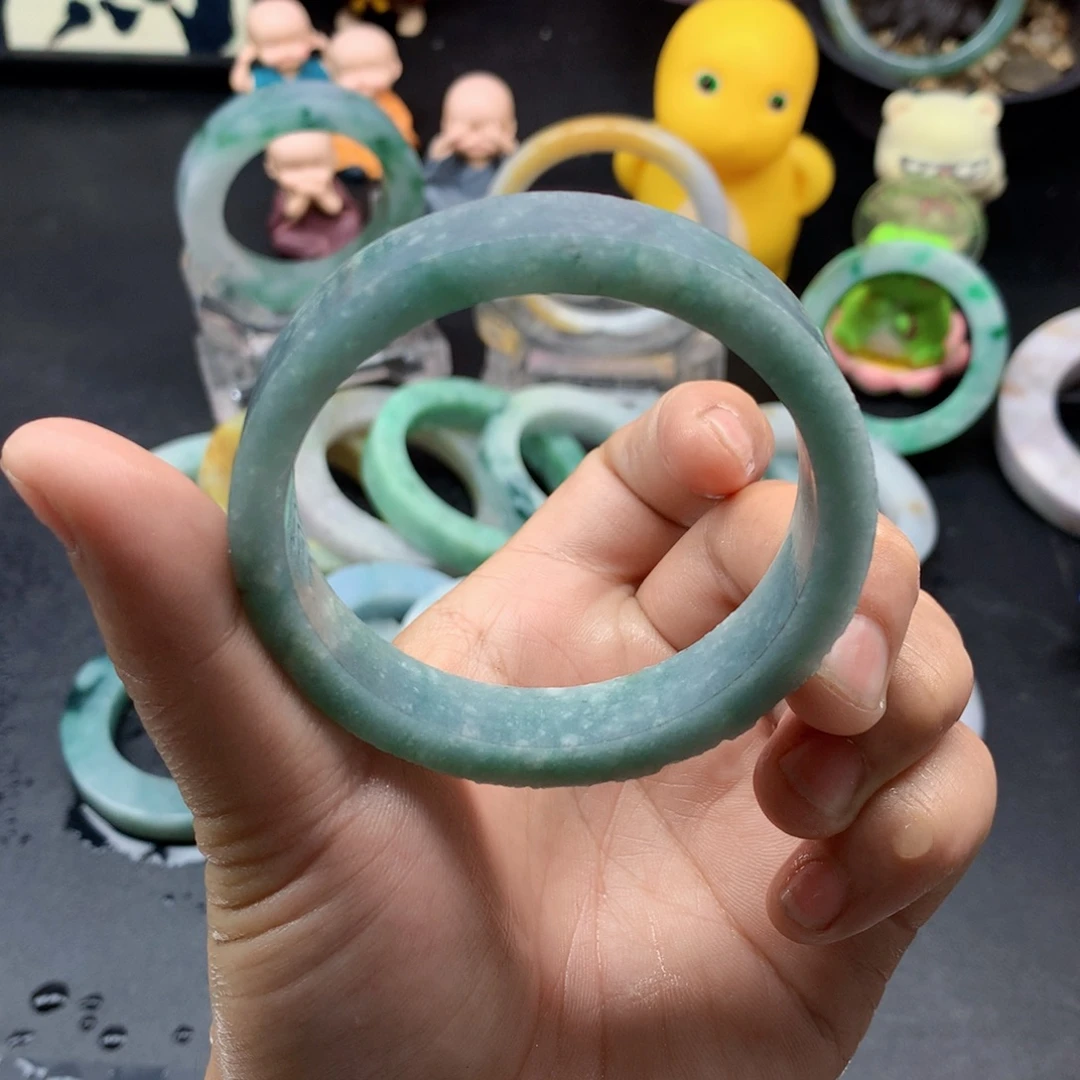 定制翡翠未镶嵌翡翠手镯