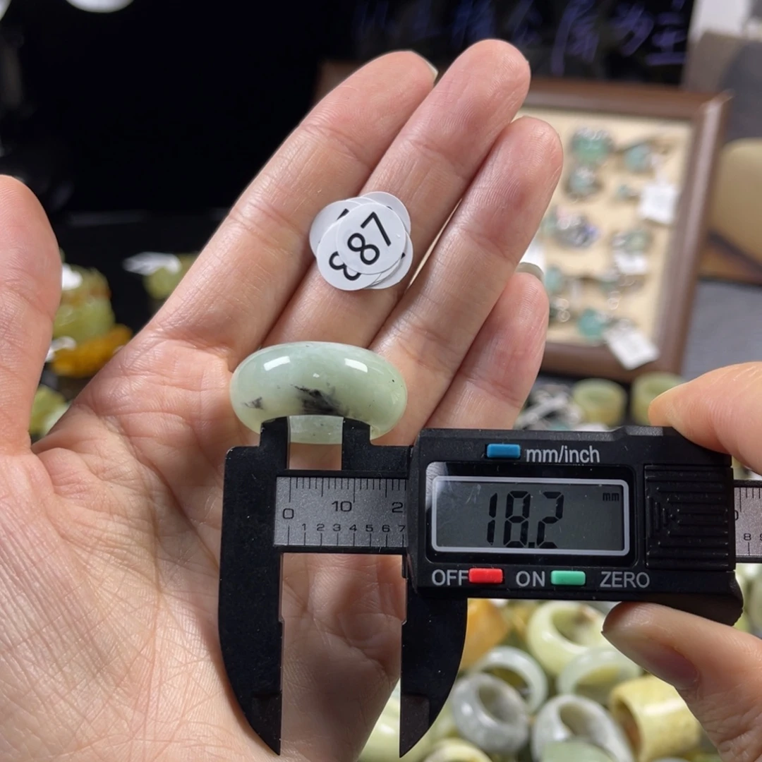 蛇纹石玉未镶嵌戒指